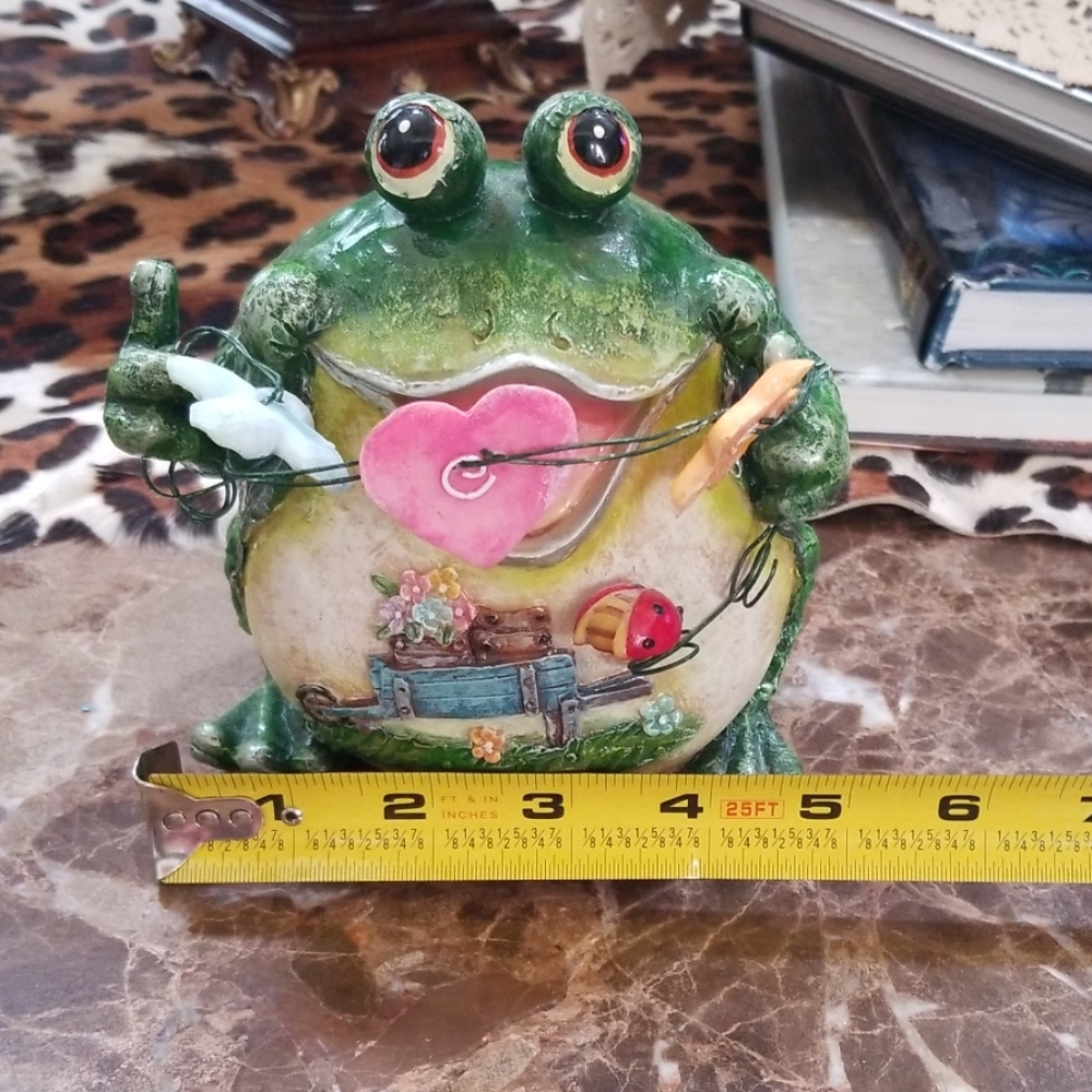 Frog sculpture - Picture 3 of 4
